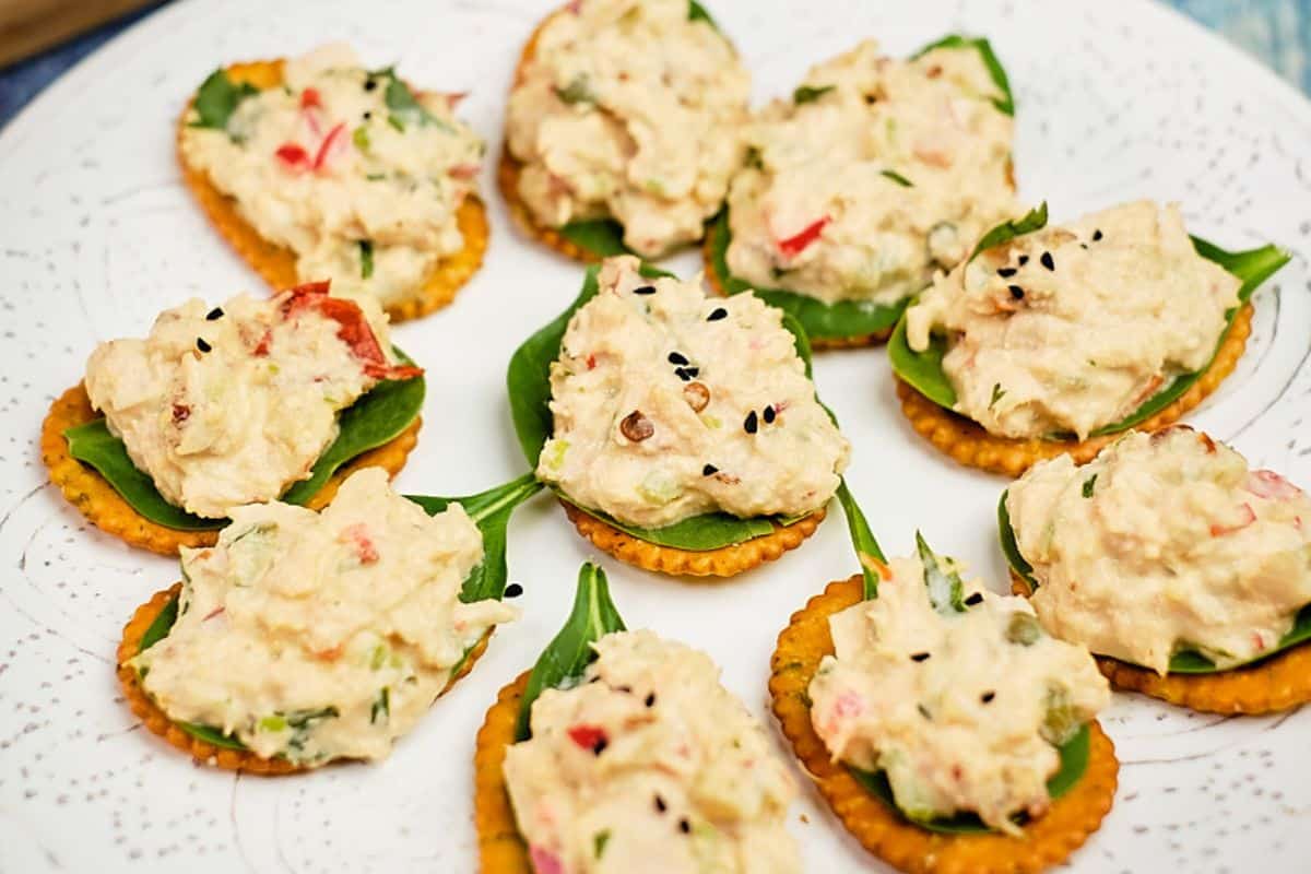 Spicy tuna salad served on crackers.